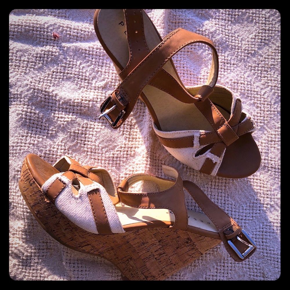 Cream/tan wedges